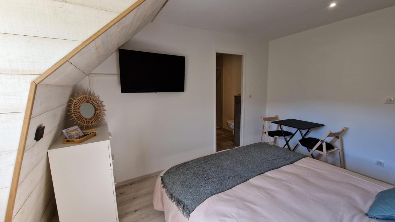 La Gentiane Bed & Breakfast Le Falgoux Bagian luar foto