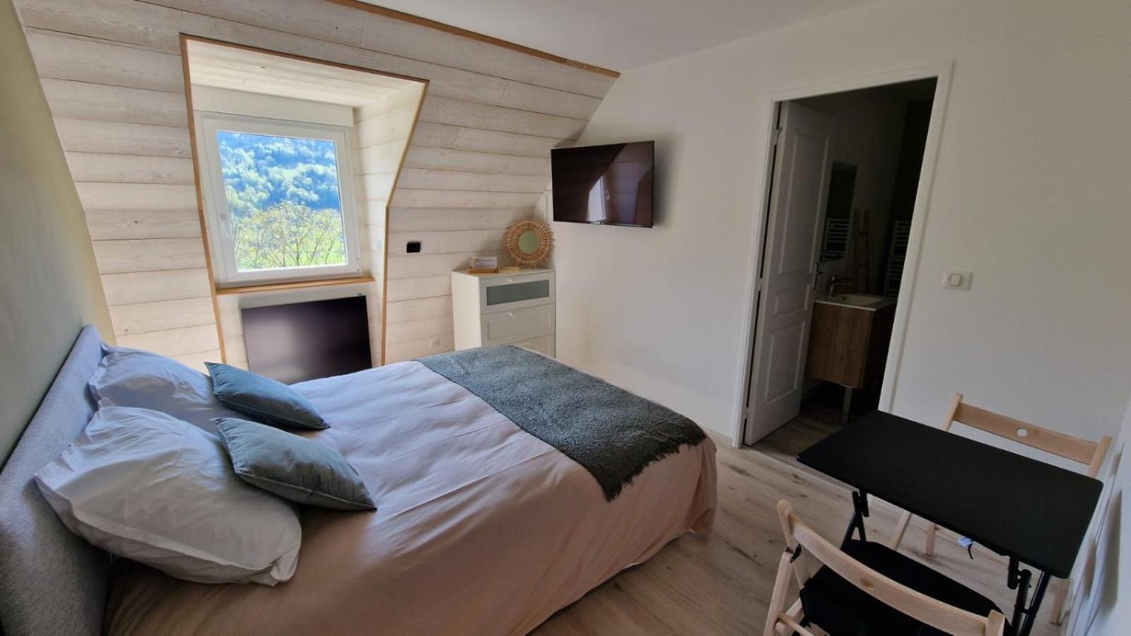 La Gentiane Bed & Breakfast Le Falgoux Bagian luar foto